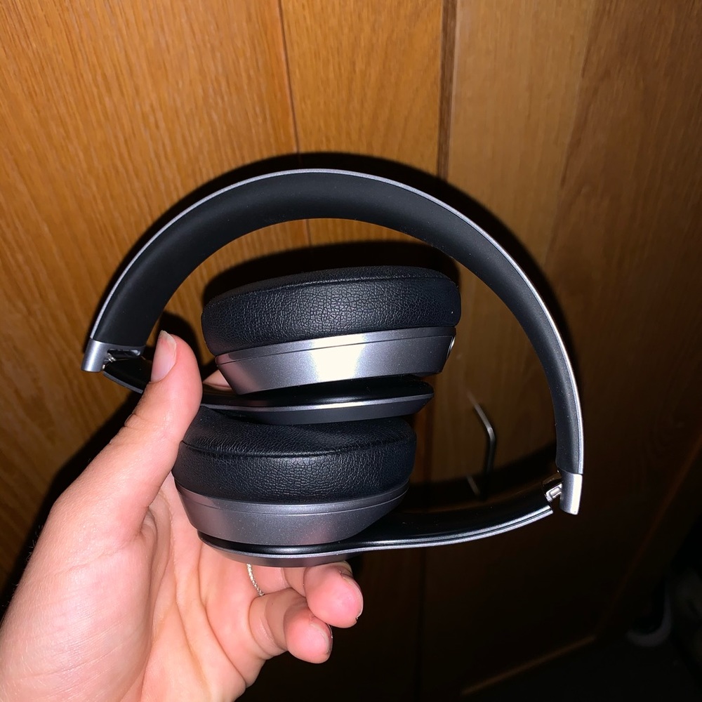 BEATS SOLO WIRELESS HEADPHONES